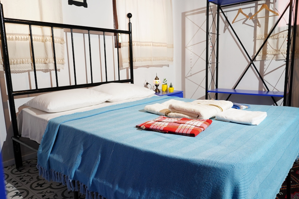 Economy Room, 1 Queen Bed