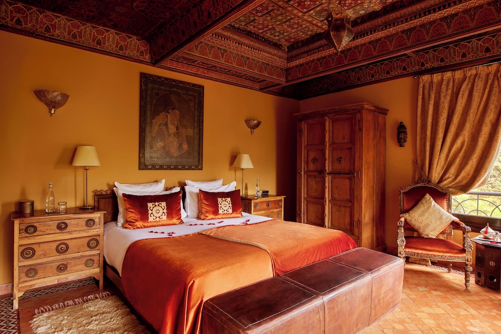 Deluxe Room (02)
