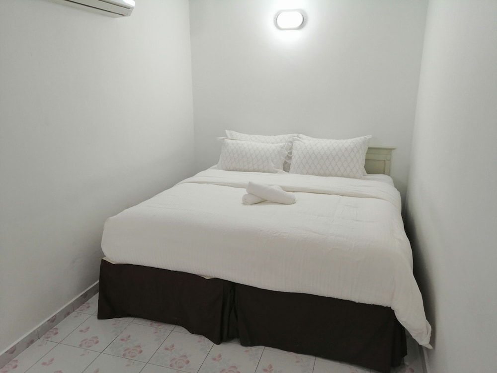 Deluxe Suite, No Windows photo 1