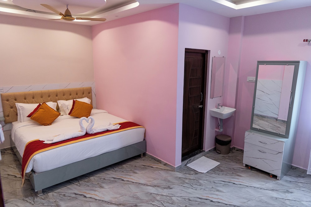 Deluxe Suite, Balcony, City View