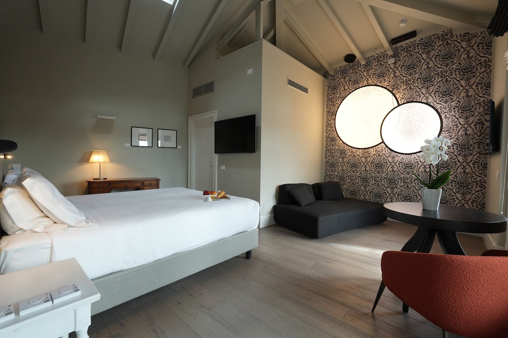 Suite Side Lake