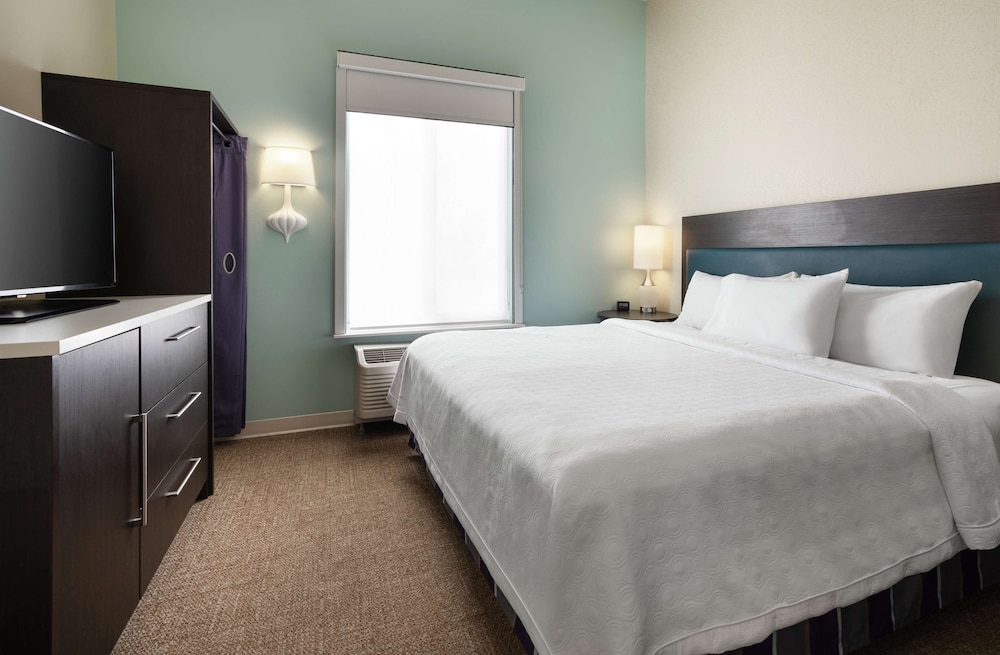Suite, 1 King Bed, Accessible, Bathtub photo 3