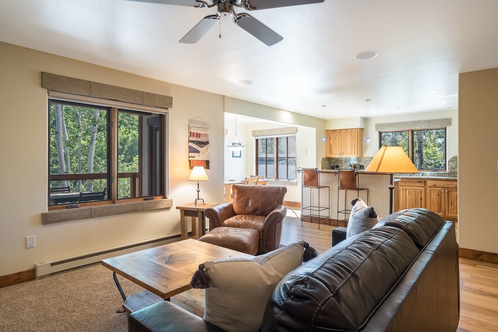 Condo, 2 Bedrooms