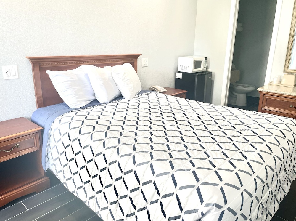 Standard Room, 1 Queen Bed, Non Smoking photo 1