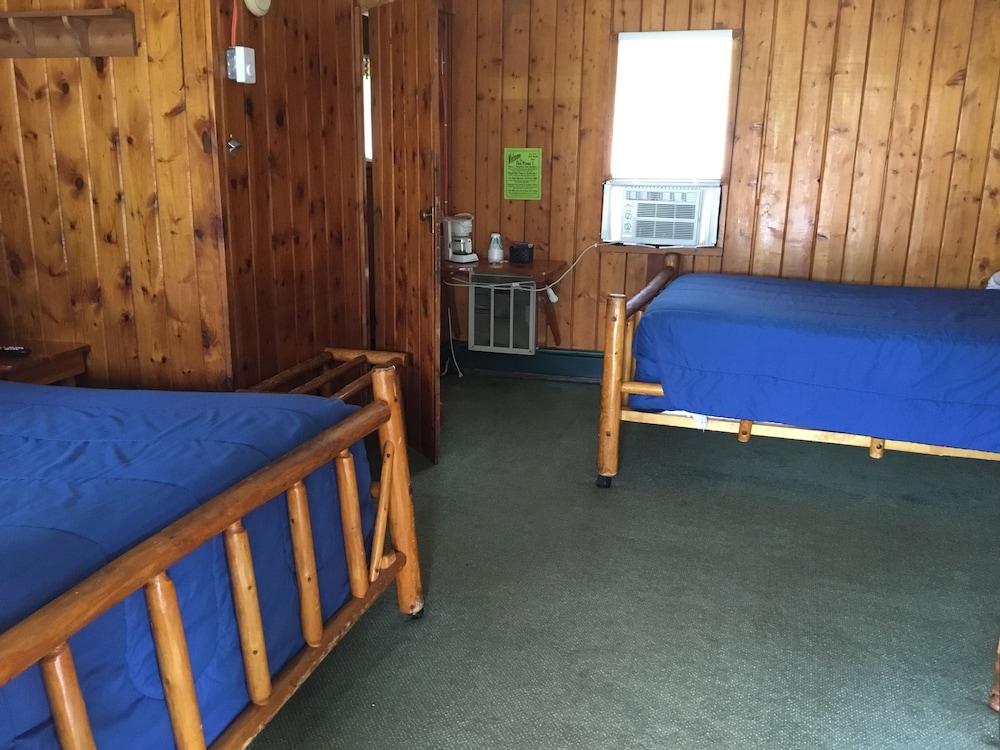 Standard Single Room, 2 Double Beds photo 2