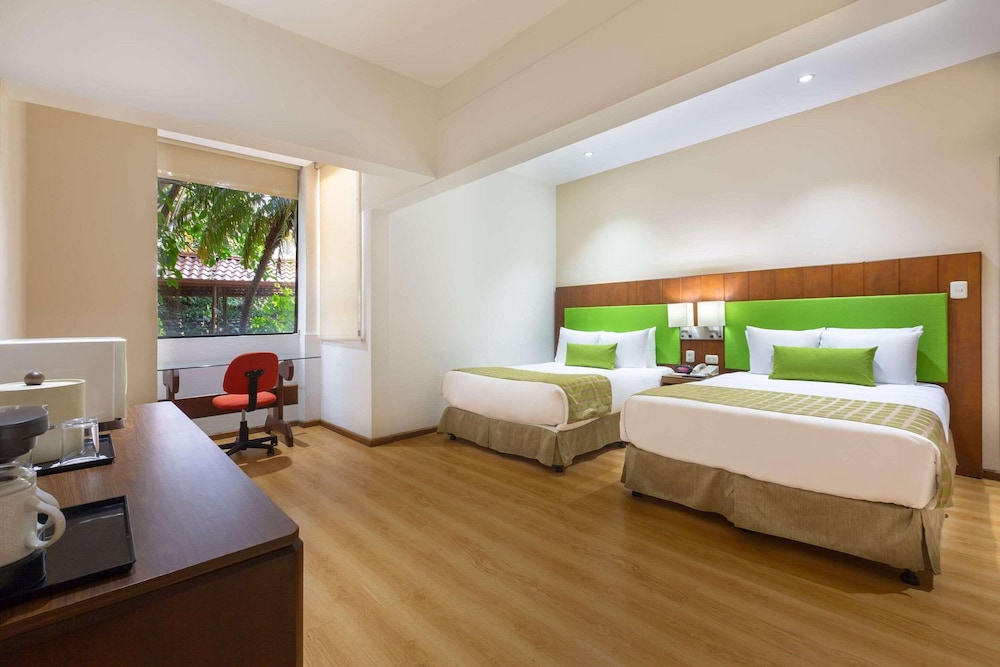 Room, 2 Double Beds, Non Smoking - Photo 1