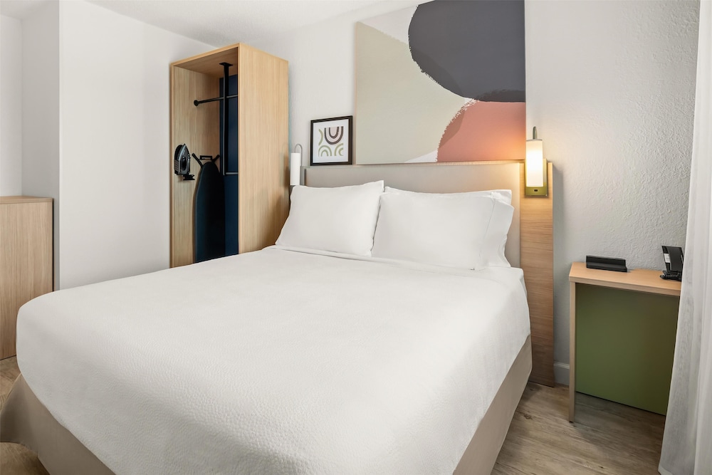 Room, 1 Queen Bed, Accessible (Mobility & Roll-In Shower) - Photo 1