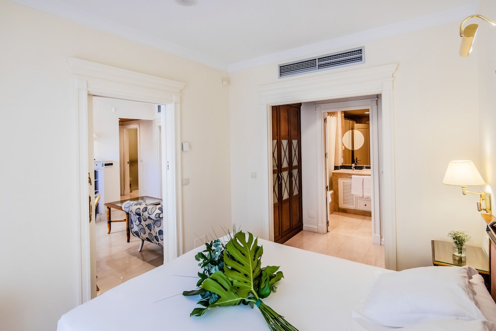 Apartment, 3 Bedrooms - Photo 6