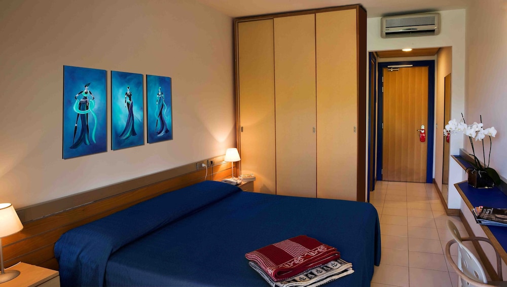 Triple Room, Accessible, Private Bathroom photo 1