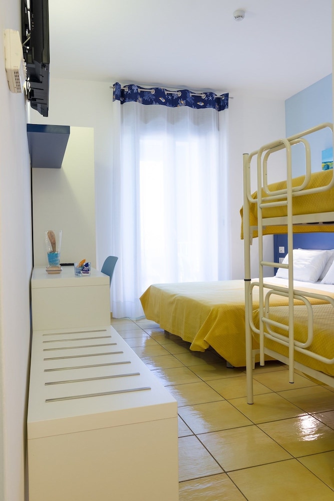 Quadruple Room, Sea View photo 3