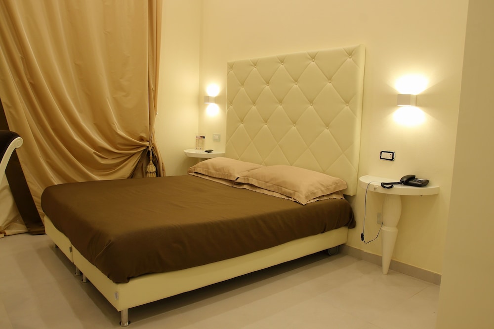 Double Room - Photo 16
