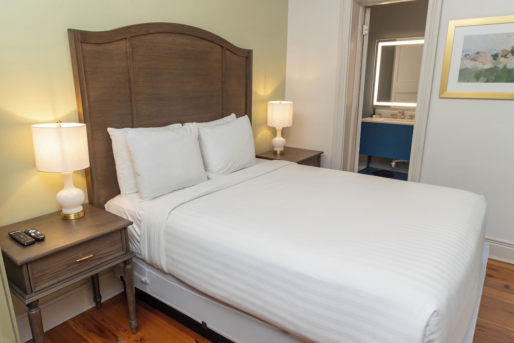 Deluxe Room, 1 Queen Bed - Photo 1