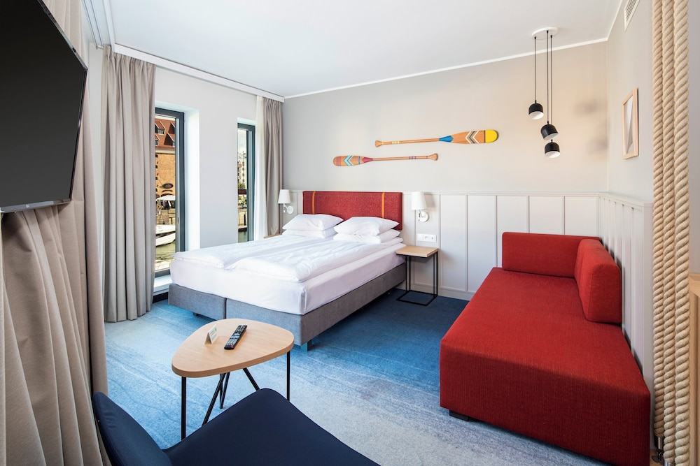 Premium Room, 1 Queen Bed - Photo 13