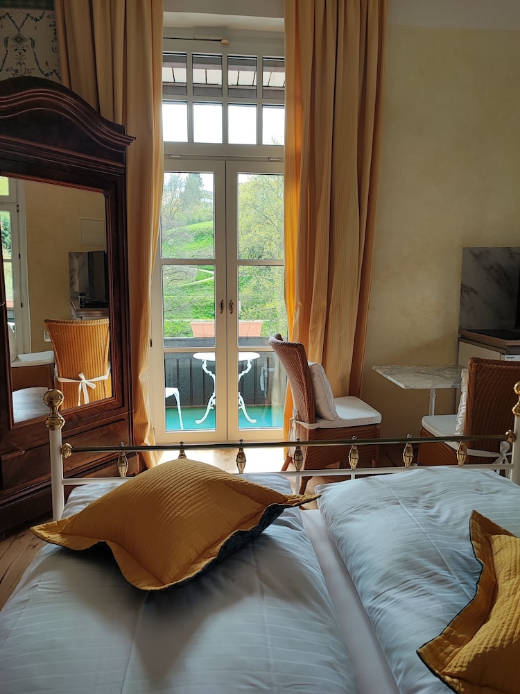 Design Studio (Laura Ashley) photo 2