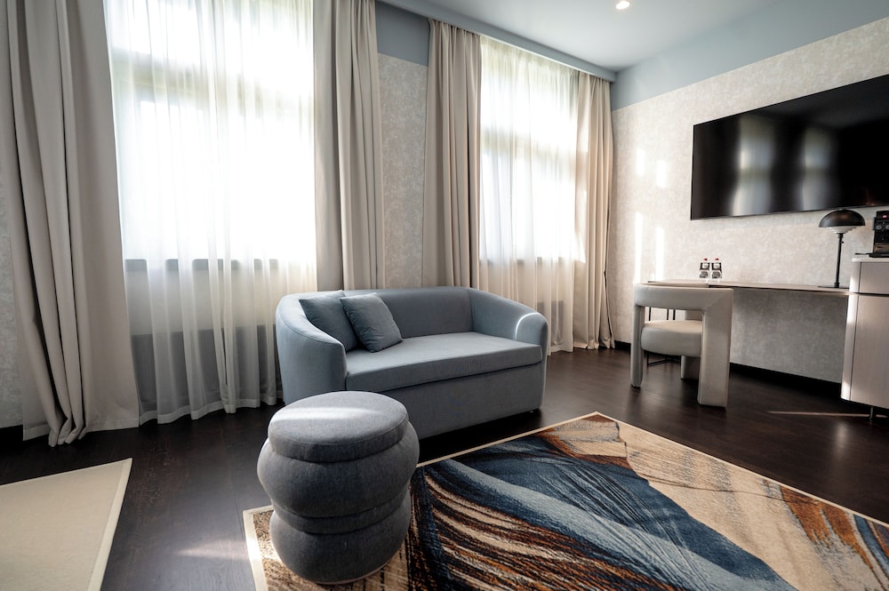 Deluxe Room, 1 King Bed, Park View - Photo 2