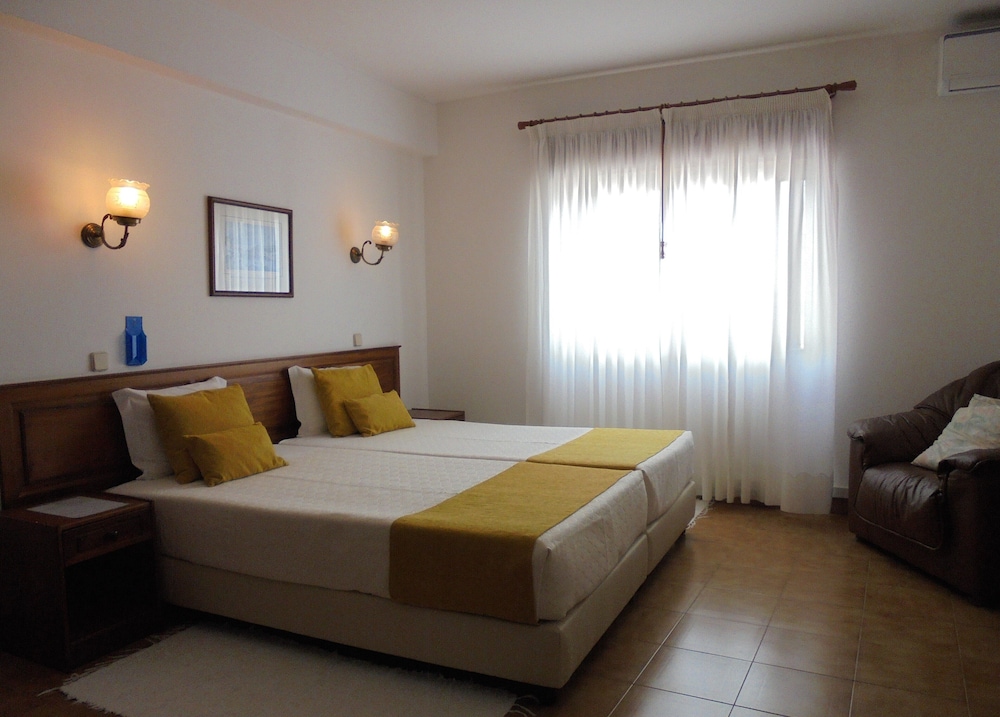 Suite - Photo 1