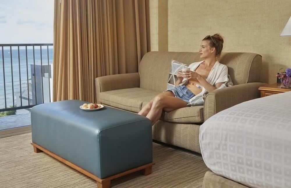Deluxe Room, 1 King Bed with Sofa bed, Partial Ocean View, Corner
