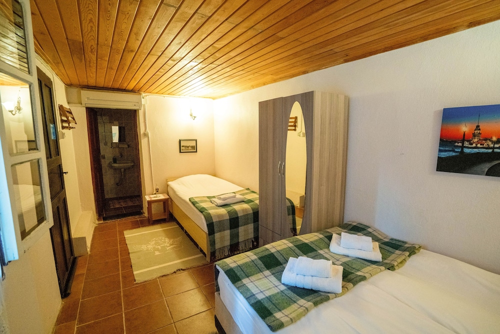 Standard Triple Room photo 3