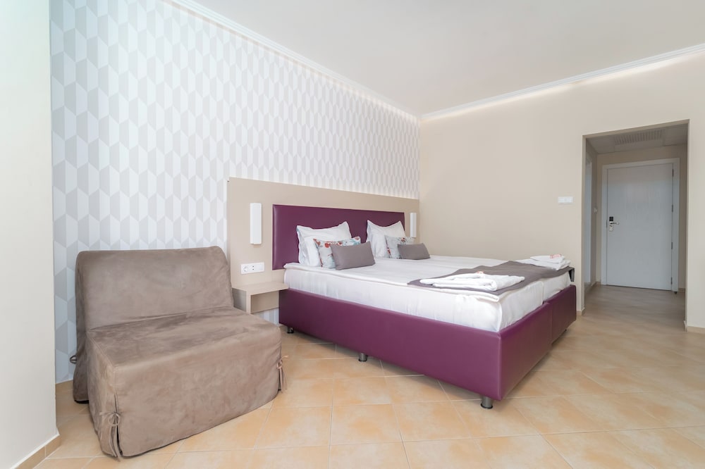 Standard Double or Twin Room, Balcony photo 2