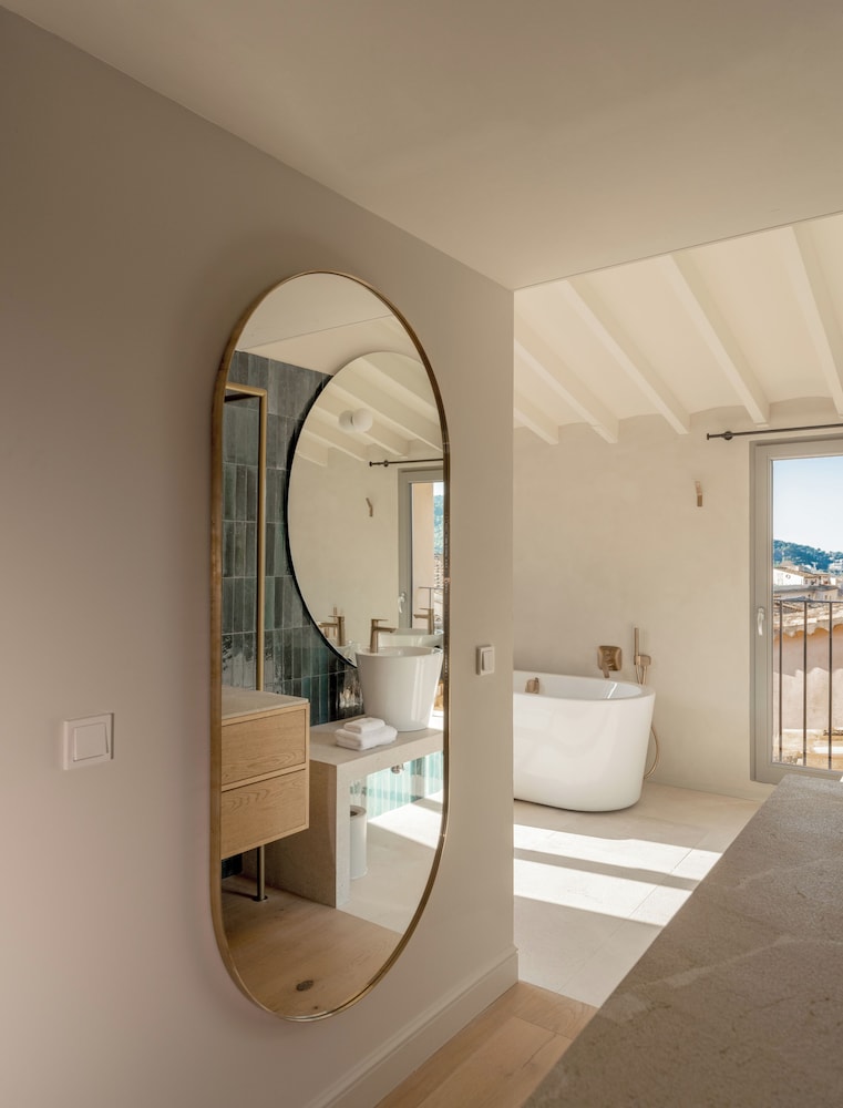 Deluxe Suite, City View photo 2