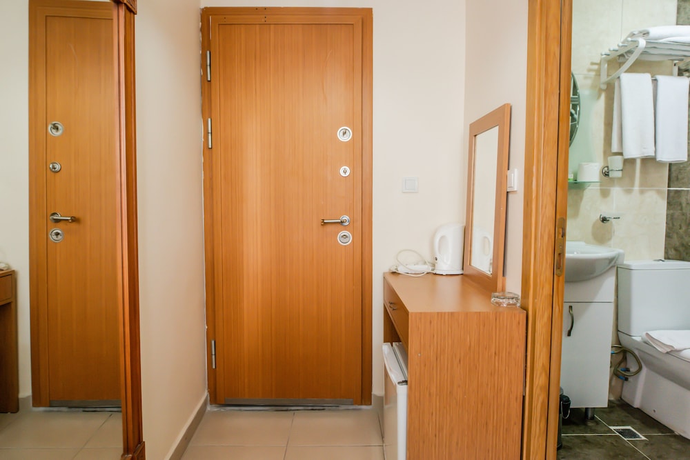 Room, Ground Floor photo 3