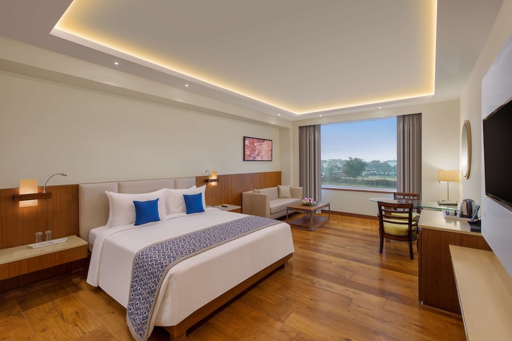 Junior Suite, 1 Double Bed, Bathtub - Photo 13