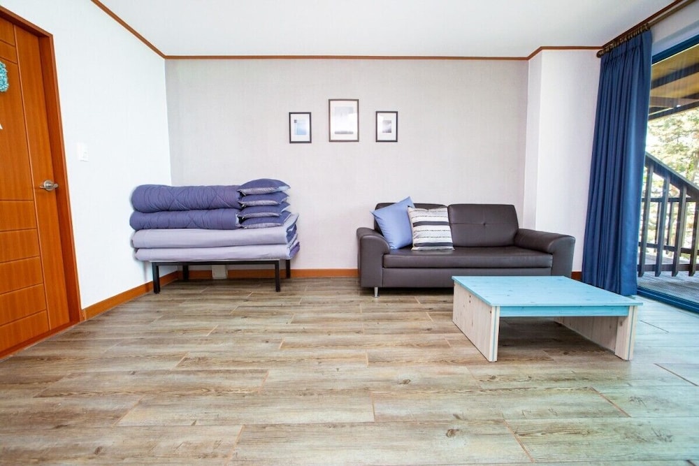 Basic Room, 1 Bedroom (Cosmos) photo 3