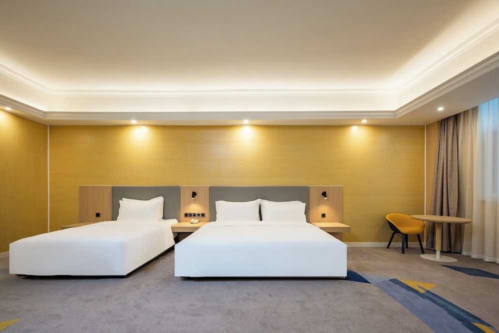 Standard Room, Multiple Beds - Photo 2