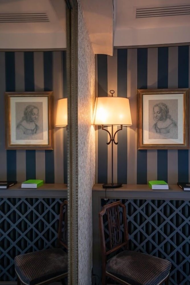 Deluxe Room - Photo 9