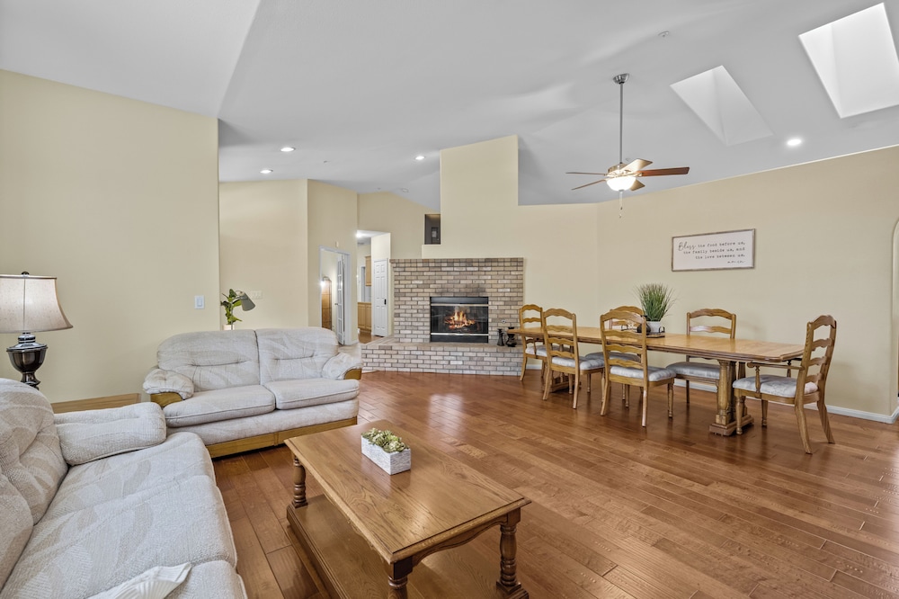 House (4 Bedrooms) photo 2