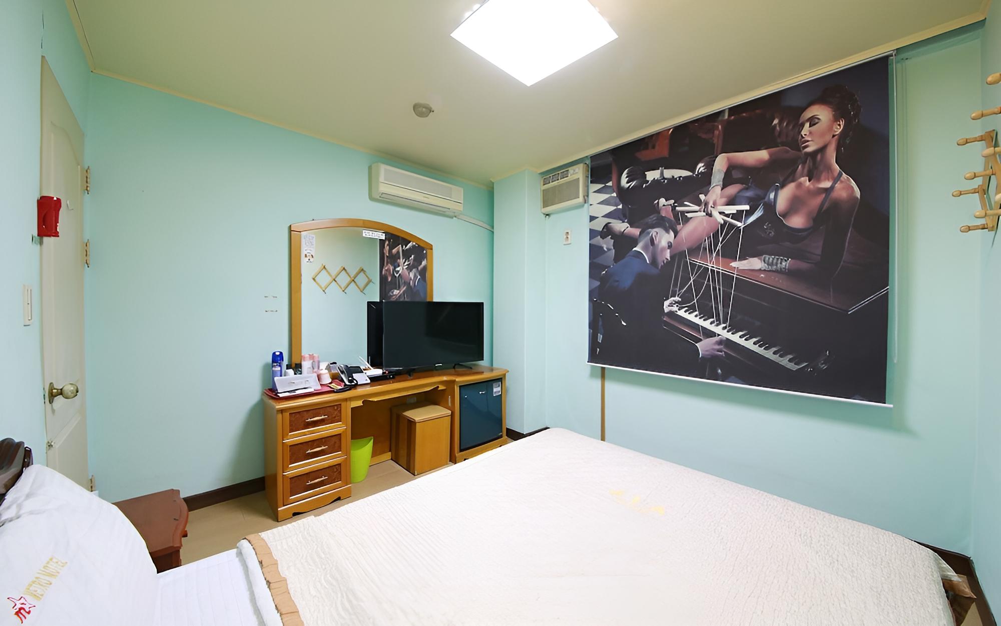 Room (Standard Room) - Photo 17