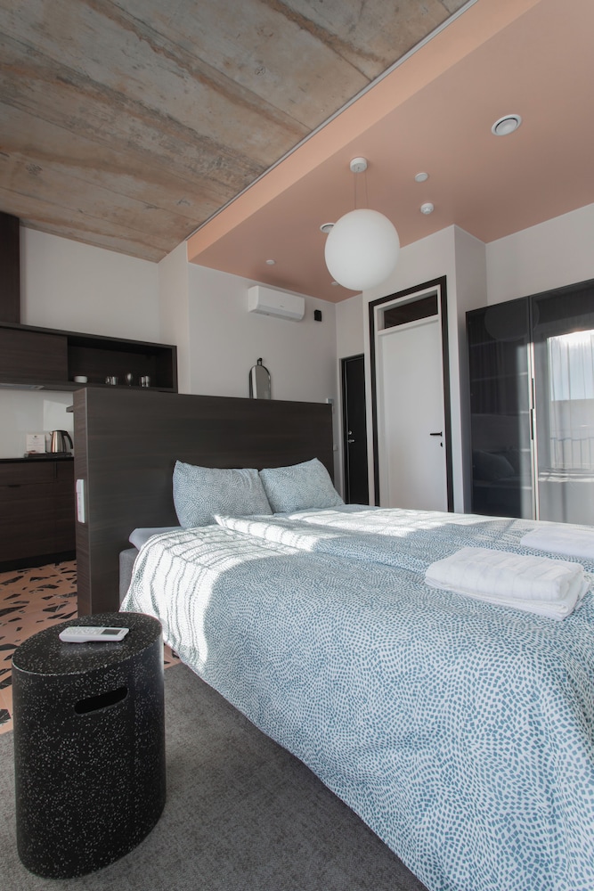 Romantic Room, City View - Photo 5