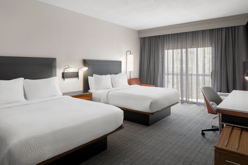 Suite, 2 Double Beds - Photo 10