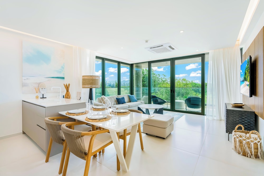 Luxury Condo, 1 Bedroom, Balcony, Pool View
