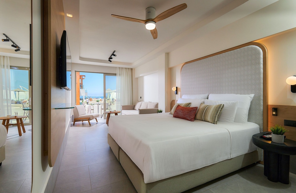 Superior Room, Partial Sea View