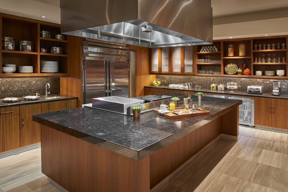 Suite (Upper Level) photo 2