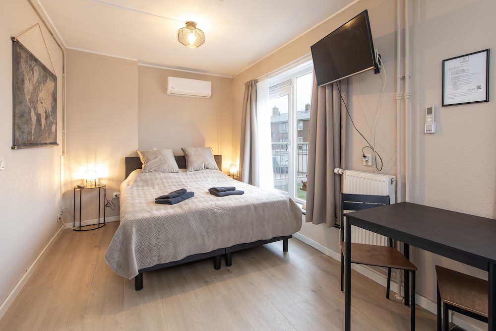Standard Double Room, Non Smoking (check-in is not available after 11PM) - Photo 3