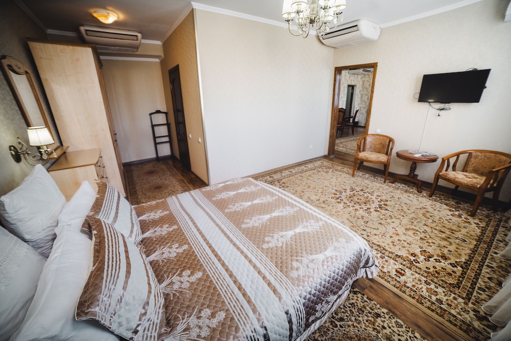 Deluxe Suite photo 2