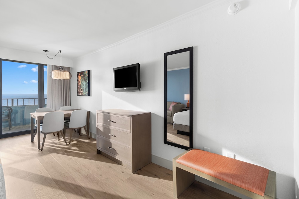 Oceanfront Deluxe King Room - Photo 4