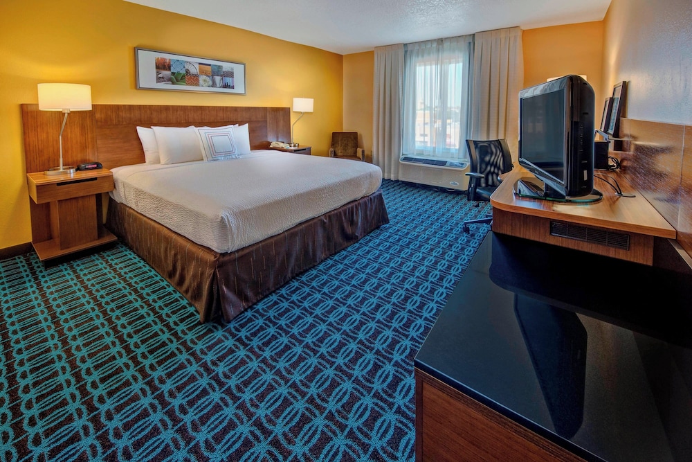 Room, 1 King Bed (Hearing Accessible)