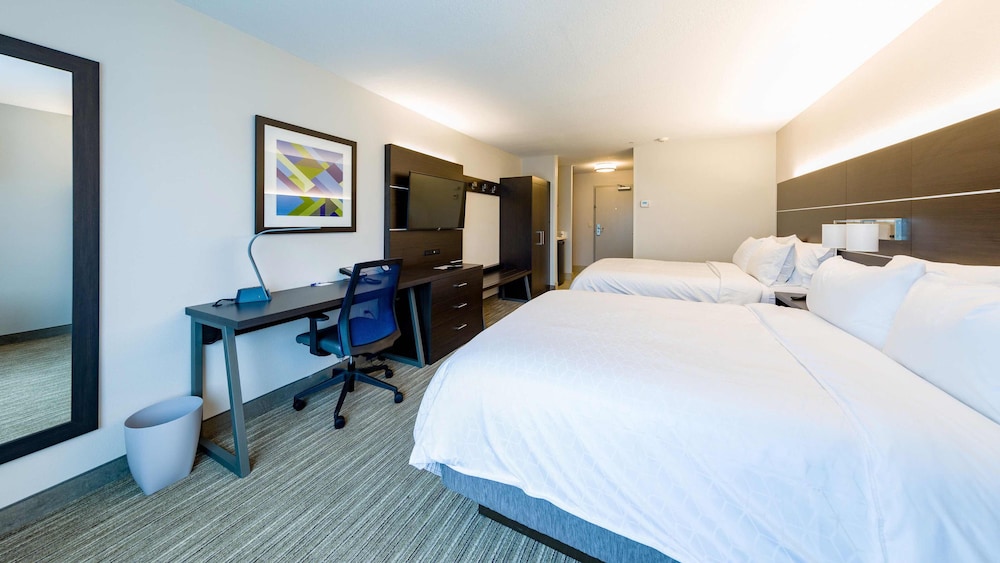 Suite, Multiple Beds (Additional Living) - Photo 2