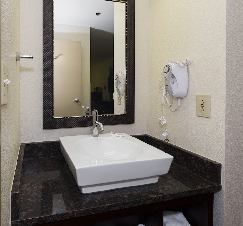 Suite, 1 King Bed with Sofa bed (Smoke Free) - Photo 10