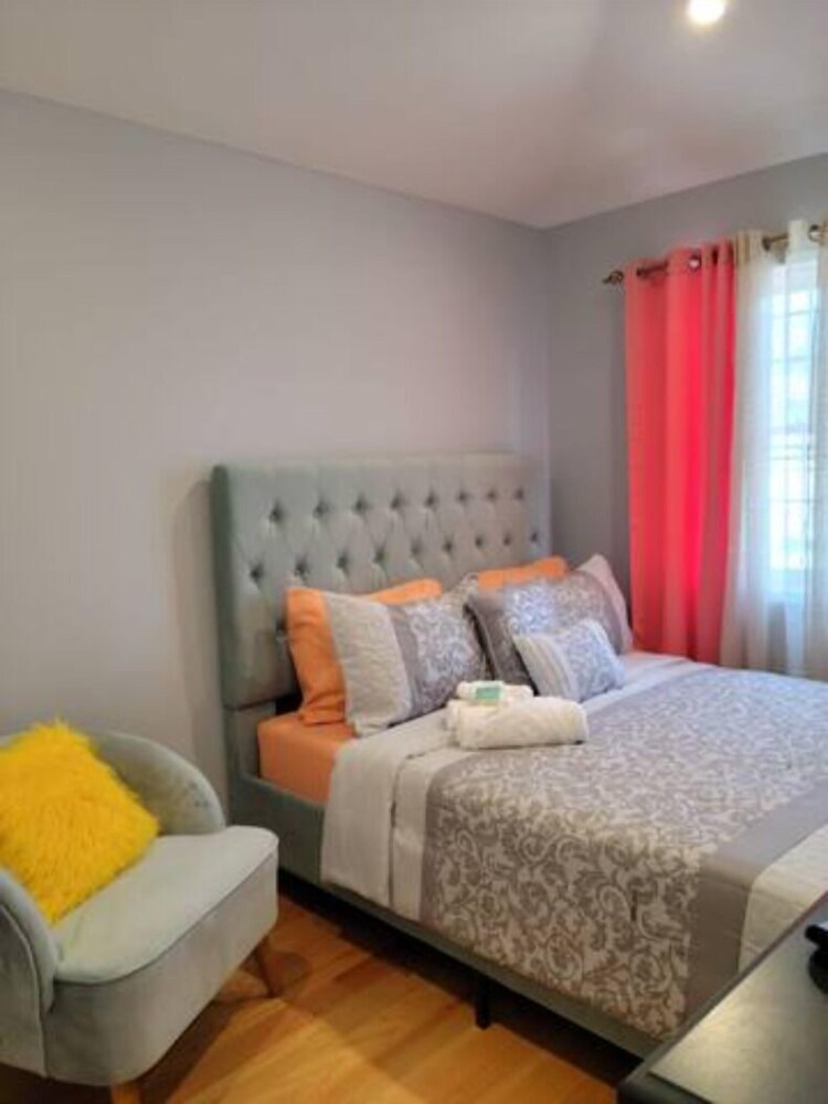 Basic Room, 1 Queen Bed photo 1