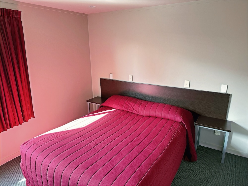 2 Bedroom Apartment with Spa Bath and Kitchenette (Opt 2)