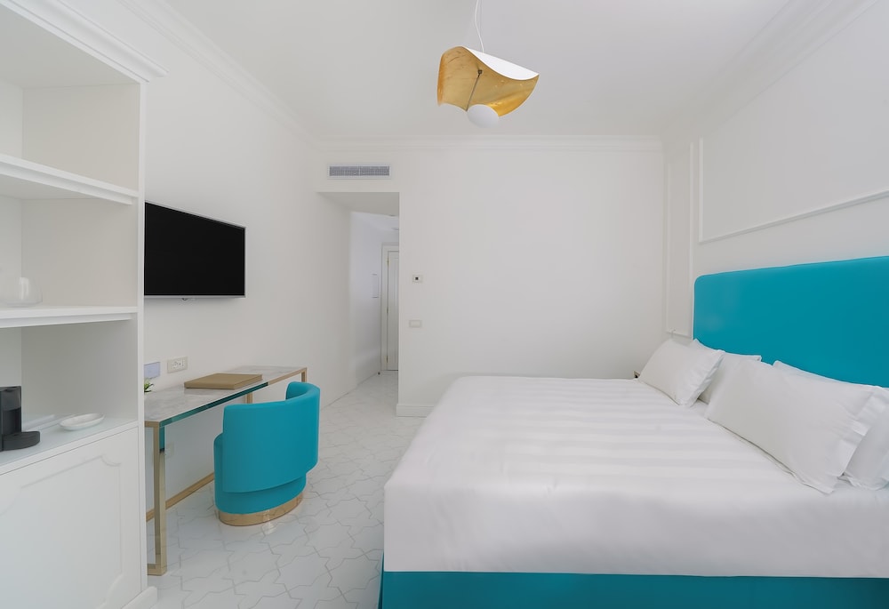 Deluxe Room, Balcony, Sea View - Photo 3