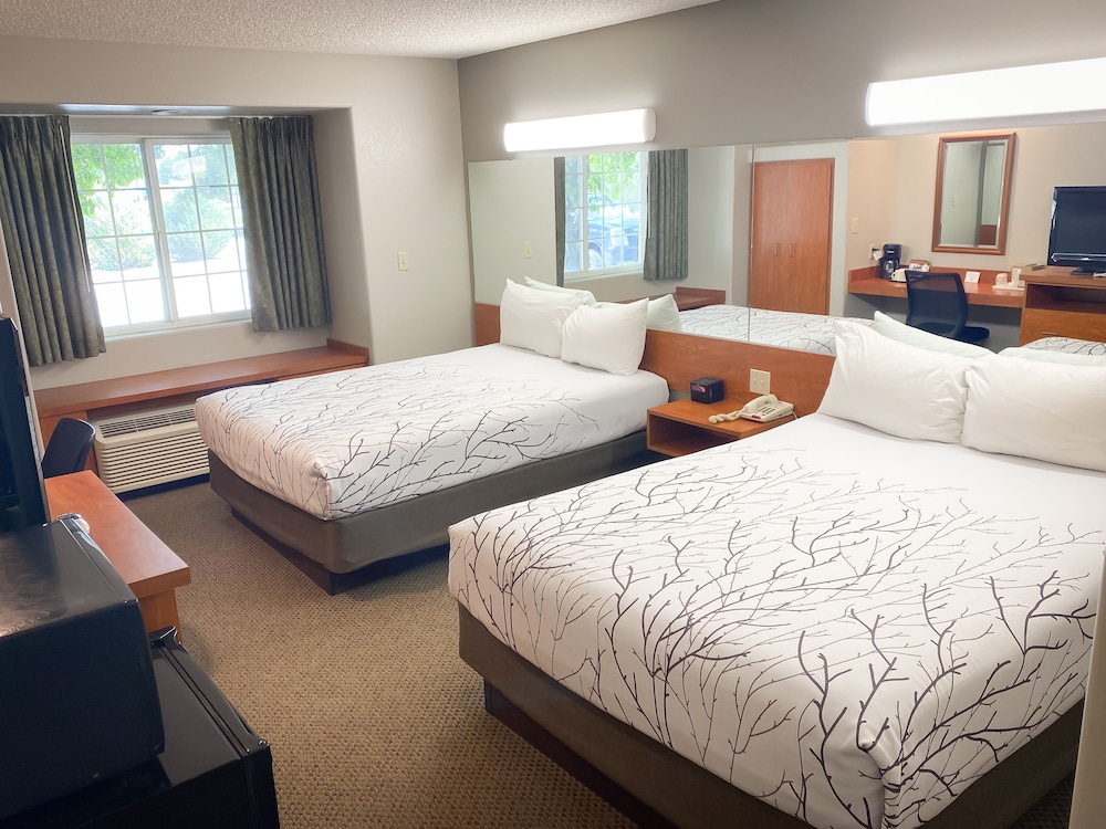 Room, 2 Queen Beds photo 3