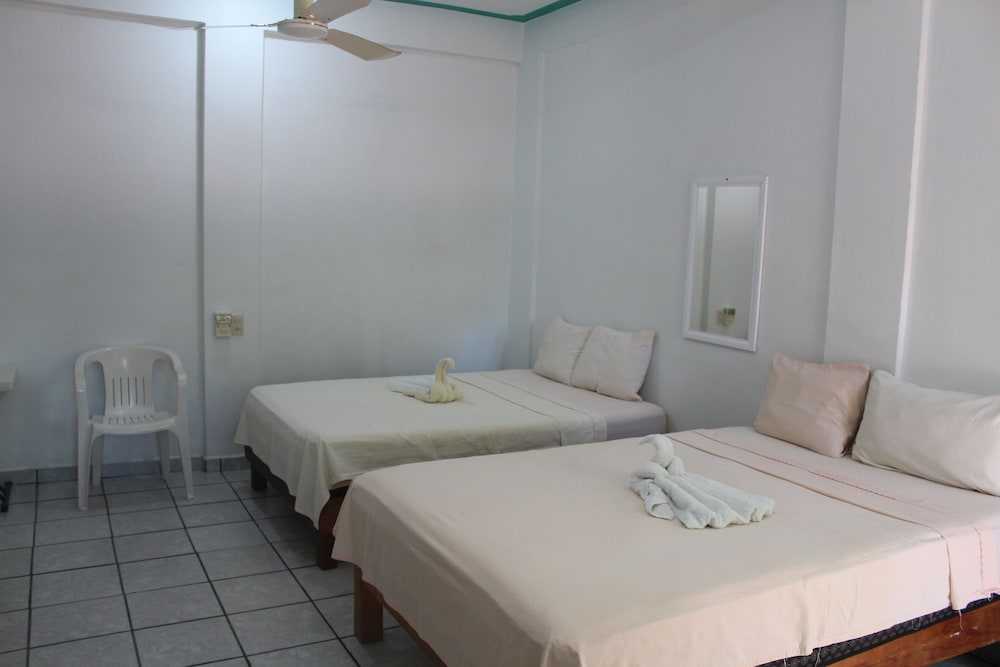Basic Twin Room - Photo 25