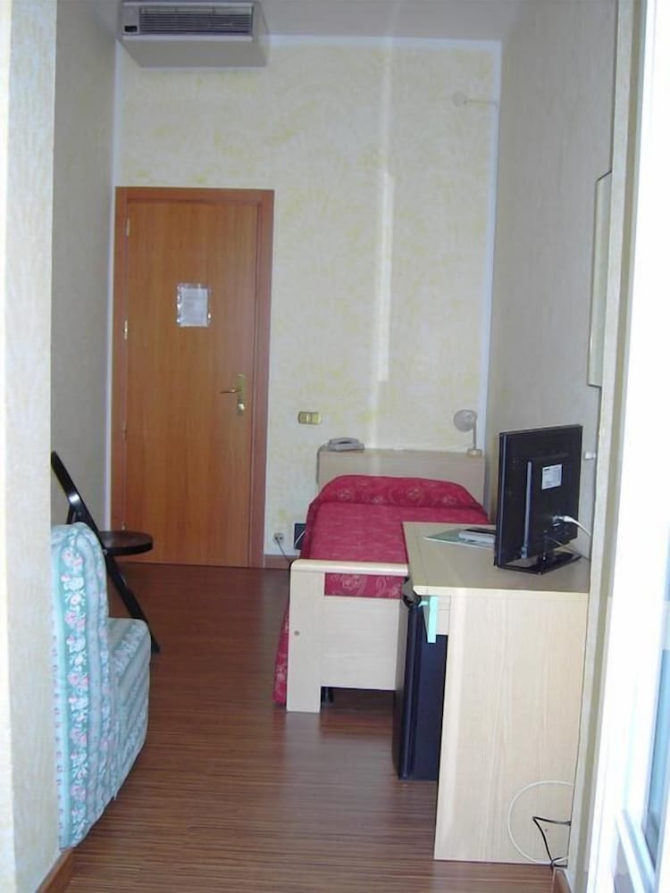 Single Room photo 3