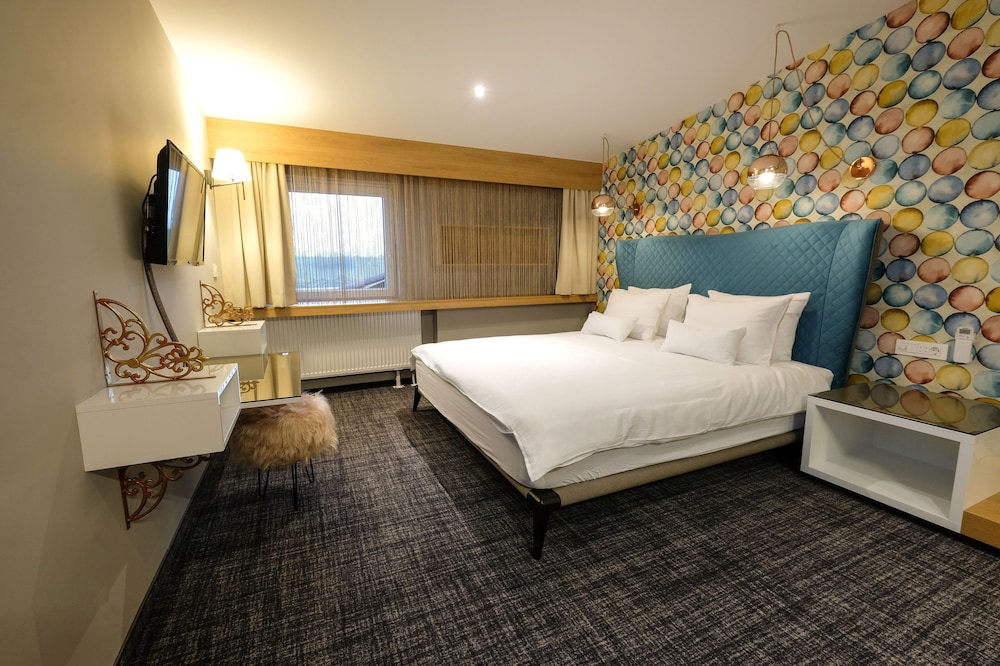 Superior Room, 1 King Bed photo 1