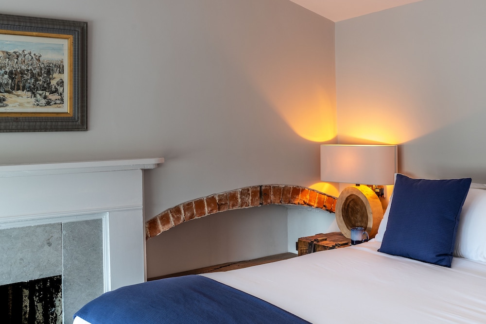 Premium Double Room, 1 King Bed photo 3